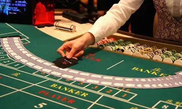 7slots Auto Roulette: giros sin pausa, dealers que reparten en directo